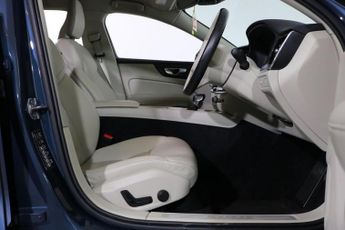 VOLVO V60 2.0 D3 Momentum Pro Estate 5dr Diesel Auto Euro 6 (s/s) (150 ps)