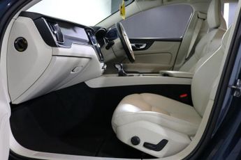 VOLVO V60 2.0 D3 Momentum Pro Estate 5dr Diesel Auto Euro 6 (s/s) (150 ps)