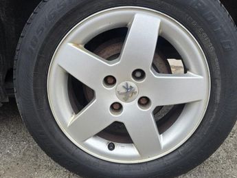 PEUGEOT 207 1.4 VTi Sportium Hatchback 3dr Petrol Manual Euro 5 (95 ps)