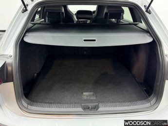 VOLKSWAGEN GOLF 1.5 eTSI MHEV R-Line Estate 5dr Petrol Hybrid DSG Euro 6 (s/s) (