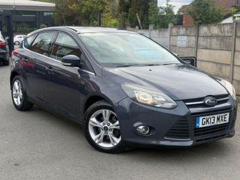 Ford Focus 1.6 Zetec Hatchback 5dr Petrol Powershift Euro 5 (125 ps)