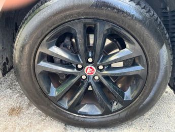 JAGUAR F-PACE 2.0 D240 R-Sport SUV 5dr Diesel Auto AWD Euro 6 (s/s) (240 ps)