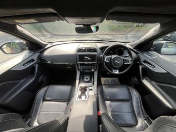 JAGUAR F-PACE 2.0 D240 R-Sport SUV 5dr Diesel Auto AWD Euro 6 (s/s) (240 ps)