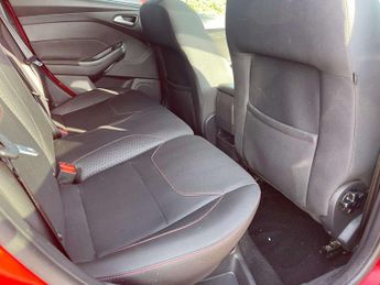 FORD FOCUS 2.0 TDCi Zetec S Red Edition Hatchback 5dr Diesel Manual Euro 6 