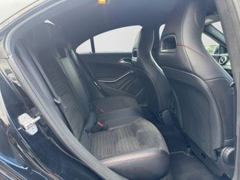 MERCEDES-BENZ CLA 2.1 CLA200d AMG Line Coupe 4dr Diesel 7G-DCT Euro 6 (s/s) (136 p