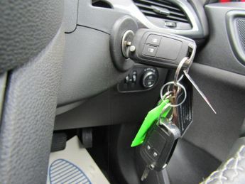 VAUXHALL CORSA 1.4i ecoTEC SE Nav Hatchback 5dr Petrol Automatic Euro 6 (90 ps)