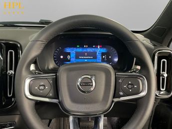 VOLVO XC40 2.0 B4 MHEV Plus Dark SUV 5dr Petrol Hybrid DCT Auto Euro 6 (s/s
