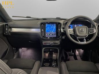 VOLVO XC40 2.0 B4 MHEV Plus Dark SUV 5dr Petrol Hybrid DCT Auto Euro 6 (s/s