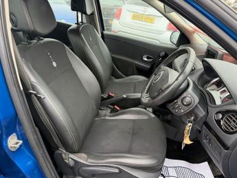 RENAULT CLIO 1.6 VVT Dynamique TomTom Sport Tourer 5dr Petrol Auto Euro 5 (11