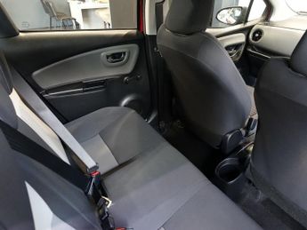 TOYOTA YARIS 1.5 VVT-i Icon Tech Hatchback 5dr Petrol CVT Euro 6 (111 ps)