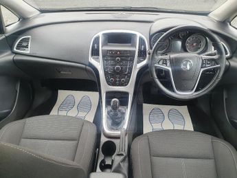 VAUXHALL ASTRA 1.4 16v SRi Hatchback 5dr Petrol Manual Euro 5 (100 ps)