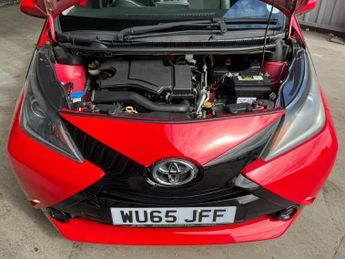 TOYOTA AYGO 1.0 VVT-i x-play Hatchback 5dr Petrol x-shift Euro 5 Euro 5 (68 