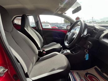 TOYOTA AYGO 1.0 VVT-i x-play Hatchback 5dr Petrol x-shift Euro 5 Euro 5 (68 