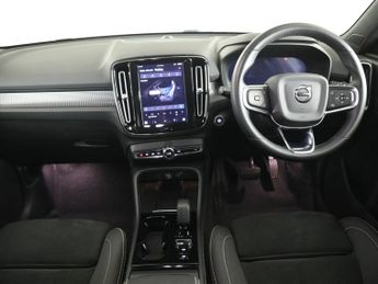 VOLVO XC40 2.0 B4 MHEV Plus Dark SUV 5dr Petrol Hybrid DCT Auto Euro 6 (s/s
