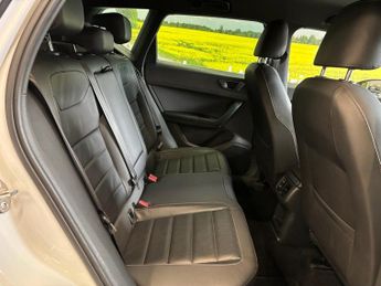 SEAT ATECA 2.0 TDI XCELLENCE SUV 5 Door Diesel Automatic DSG White 4Drive E