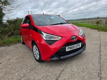 Toyota AYGO 1.0 VVT-i x-play Hatchback 5dr Petrol Manual Euro 6 (71 ps)