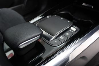 MERCEDES-BENZ GLB 1.3 GLB200 AMG Line SUV 5dr Petrol 7G-DCT Euro 6 (s/s) (163 ps)