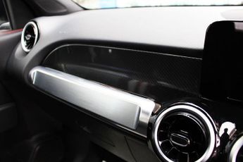 MERCEDES-BENZ GLB 1.3 GLB200 AMG Line SUV 5dr Petrol 7G-DCT Euro 6 (s/s) (163 ps)