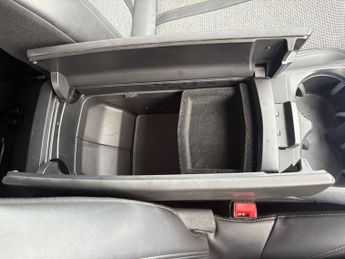 PEUGEOT 5008 1.2 PureTech Allure SUV 5dr Petrol EAT Euro 6 (s/s) (130 ps)