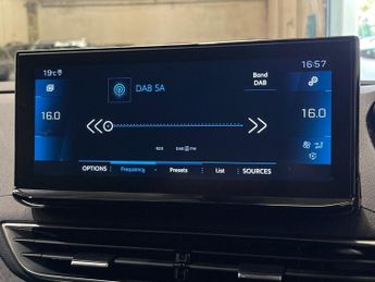 PEUGEOT 5008 1.2 PureTech Allure Premium SUV 5dr Petrol EAT Euro 6 (s/s) (130