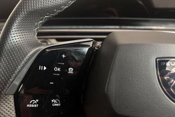 PEUGEOT E-5008 73kWh GT SUV 5dr Electric Auto (210 ps) Reverse Camera, Front / 