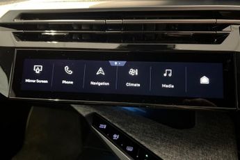 PEUGEOT E-5008 73kWh GT SUV 5dr Electric Auto (210 ps) Reverse Camera, Front / 