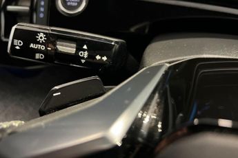 PEUGEOT E-5008 73kWh GT SUV 5dr Electric Auto (210 ps) Reverse Camera, Front / 