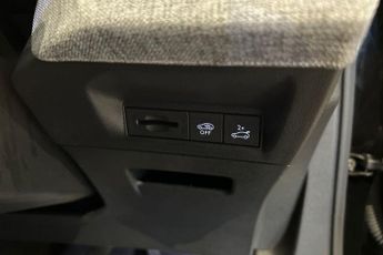 PEUGEOT E-5008 73kWh GT SUV 5dr Electric Auto (210 ps) Reverse Camera, Front / 