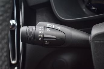 VOLVO XC40 Recharge 69kWh Core SUV 5dr Electric Auto (231 ps)
