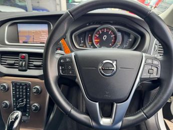 VOLVO V40 CROSS COUNTRY 1.5 T3 GPF Pro Hatchback 5dr Petrol Auto Euro 6 (s/s) (152 ps)