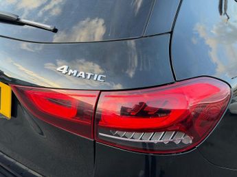 MERCEDES-BENZ GLA 2.0 GLA220d AMG Line (Premium Plus) SUV 5dr Diesel 8G-DCT 4MATIC