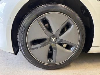 TESLA Model 3 (Dual Motor) Long Range Saloon 4 Door Electric Automatic White 4