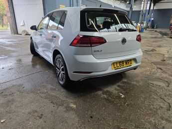 VOLKSWAGEN GOLF 1.6 TDI SE Nav Hatchback 5dr Diesel DSG Euro 6 (s/s) (115 ps)