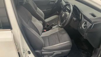 TOYOTA AURIS 1.8 VVT-h Icon Touring Sports 5dr Petrol Hybrid CVT Euro 6 (s/s)