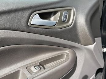 FORD KUGA 1.5 TDCi Titanium SUV 5dr Diesel Powershift Euro 6 (s/s) (120 ps