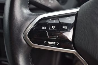 VOLKSWAGEN ID.3 Pro 58kWh Life Hatchback 5dr Electric Auto (145 ps)