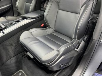 VOLVO XC60 2.0h T8 Twin Engine 11.6kWh R-Design SUV 5dr Petrol Plug-in Hybr