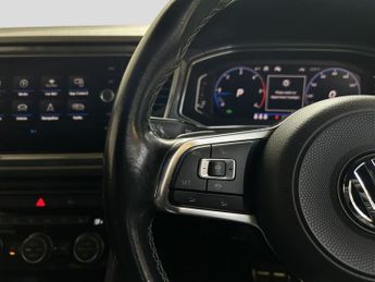 VOLKSWAGEN T-ROC 2.0 TDI R-Line SUV 5dr Diesel DSG Euro 6 (s/s) (150 ps)