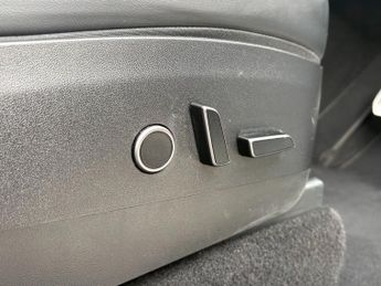 TESLA MODEL Y (Dual Motor) Performance SUV 5dr Electric Auto 4WDE (426 bhp)