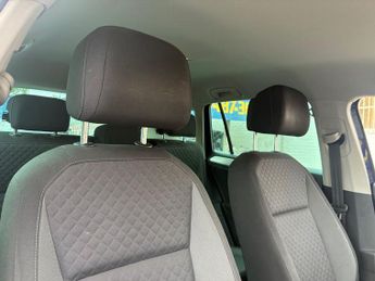 VOLKSWAGEN TIGUAN 2.0 TDI BlueMotion Tech SE Navigation SUV 5dr Diesel DSG 4Motion