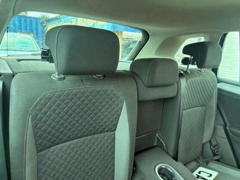 VOLKSWAGEN TIGUAN 2.0 TDI BlueMotion Tech SE Navigation SUV 5dr Diesel DSG 4Motion