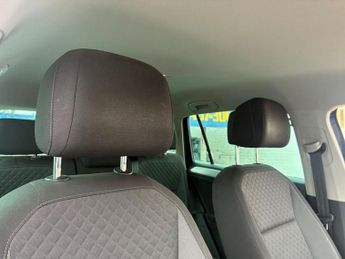 VOLKSWAGEN TIGUAN 2.0 TDI BlueMotion Tech SE Navigation SUV 5dr Diesel DSG 4Motion