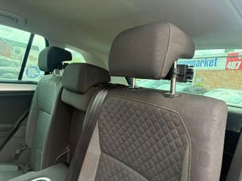 VOLKSWAGEN TIGUAN 2.0 TDI BlueMotion Tech SE Navigation SUV 5dr Diesel DSG 4Motion