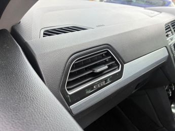VOLKSWAGEN TIGUAN 2.0 TDI BlueMotion Tech SE Navigation SUV 5dr Diesel DSG 4Motion
