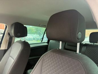 VOLKSWAGEN TIGUAN 2.0 TDI BlueMotion Tech SE Navigation SUV 5dr Diesel DSG 4Motion