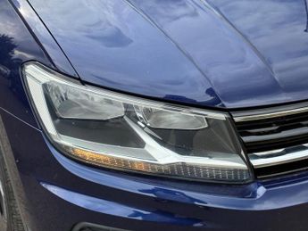 VOLKSWAGEN TIGUAN 2.0 TDI BlueMotion Tech SE Navigation SUV 5dr Diesel DSG 4Motion