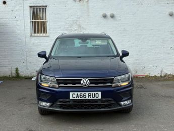 VOLKSWAGEN TIGUAN 2.0 TDI BlueMotion Tech SE Navigation SUV 5dr Diesel DSG 4Motion