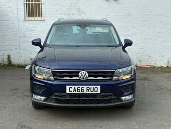 VOLKSWAGEN TIGUAN 2.0 TDI BlueMotion Tech SE Navigation SUV 5dr Diesel DSG 4Motion