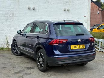 VOLKSWAGEN TIGUAN 2.0 TDI BlueMotion Tech SE Navigation SUV 5dr Diesel DSG 4Motion