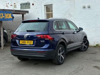 VOLKSWAGEN TIGUAN 2.0 TDI BlueMotion Tech SE Navigation SUV 5dr Diesel DSG 4Motion